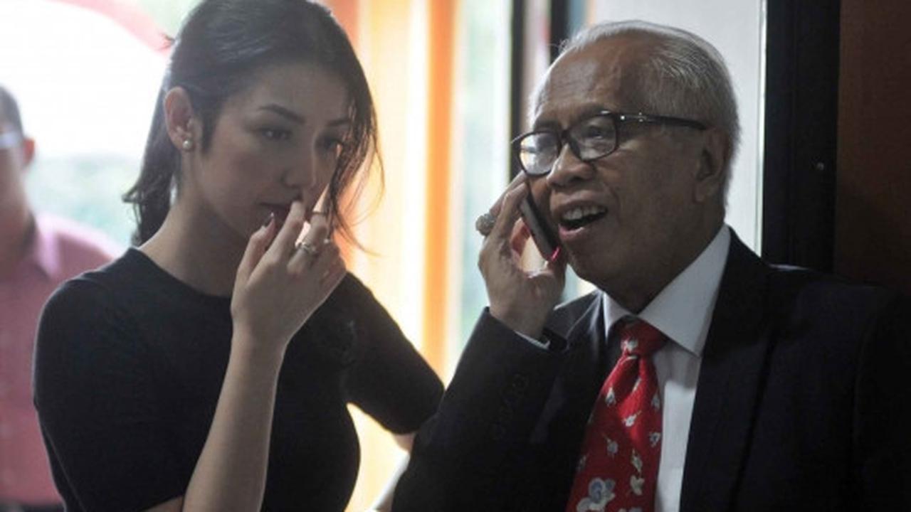 Dampingi ayahnya di sidang lanjutan, Velove Vexia tampil cantik