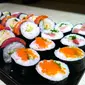 Sekarang kamu bisa bikin sushi di rumah, lho!