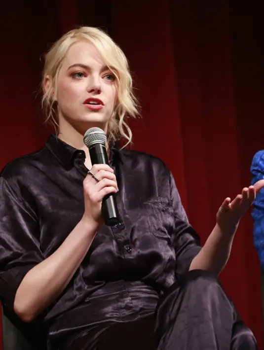 Emma Stone memang tidak pernah menceritakan soal hubungan asmaranya ke depan publik. Seperti sekarang ini, saat dirinya disebut-sebut berpacaran dengan sutradara Dave McCary. (AFP/Robin Marchant)