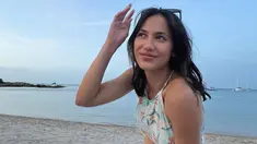Menikmati momen liburan ke Thailand, adik dari Keenan Pearce mengunjungi berbagai tempat wisata. Salah satu tempat wisata yang ia kunjungi adalah pantai Choeng Mon. Dalam potretnya tersebut, terlihat bahwa suasana di pantai tidak cukup ramai dan bisa bersantai dengan nyaman. (Liputan6.com/IG/@pevpearce)
