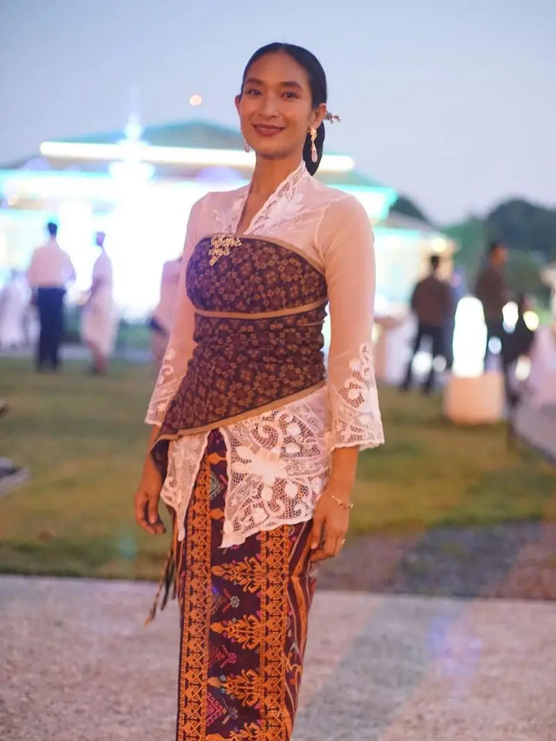 10 Pilihan Kebaya Happy Salma untuk Tampil Modern dengan Sentuhan Etnik