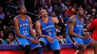 Kevin Durant, Russell Westbrook, dan Kendrick Perkins (kiri ke kanan), saat sama-sama masih membela Oklahoma City Thunder. (Bola.com/Twitter/MeridianoTV)