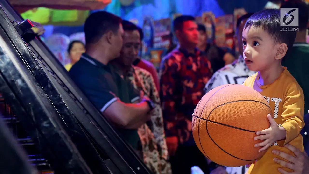 PHOTO: Begini Serunya Ketika Presiden Jokowi Bermain Basket Bersama Cucu