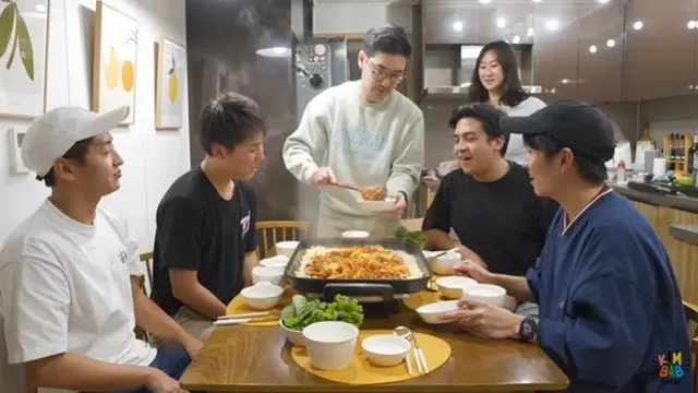 Momen Waseda Boys Kunjungi Rumah Kimbab Family, Akrab Banget