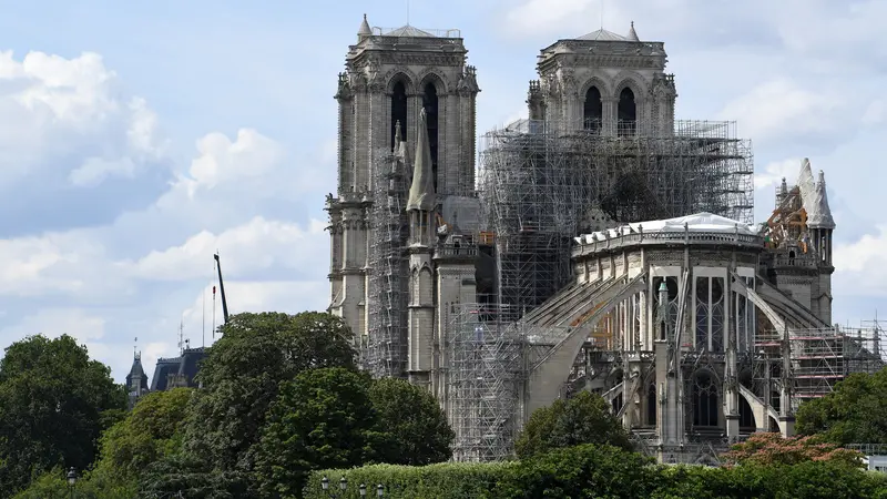 Katedral Notre Dame Direstorasi Usai Kebakaran Hebat