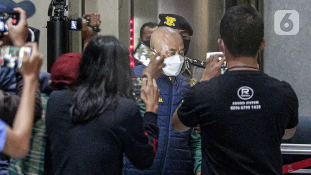 Kena OTT, Wali Kota Bekasi Rahmat Effendi Dibawa ke Gedung KPK