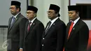 Ketua MPR, Zulkifli Hasan (kedua kiri) saat acara pelantikan Sekjen MPR yang baru Ma'ruf Cahyono di Senayan, Jakarta, Rabu (3/2/2016). Ma'ruf Cahyono mengantikan Edi Siregar yang memasuki masa pensiun sejak Desember 2015. (Liputan6.com/Johan Tallo)