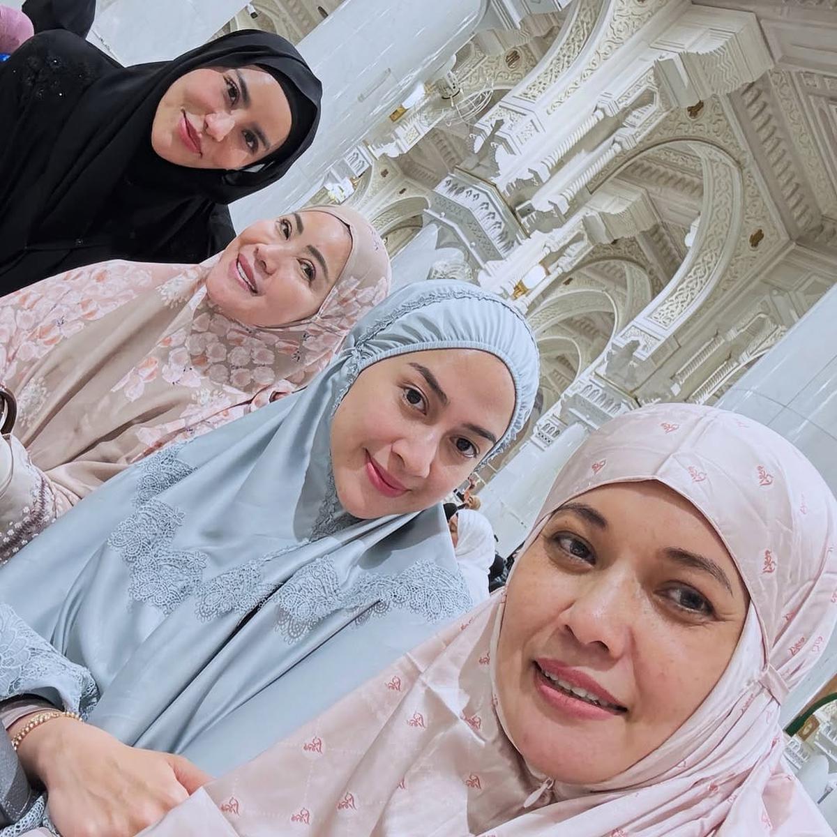 Nina Zatulini di Tanah Suci