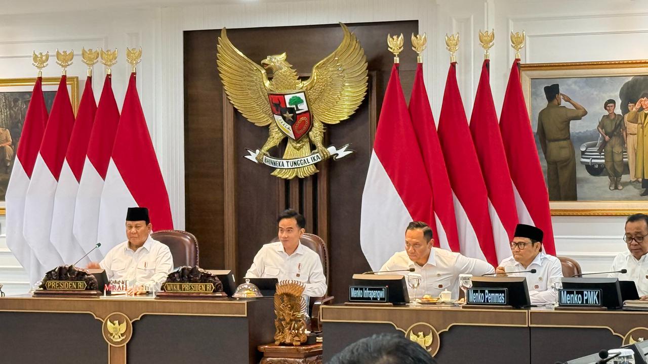 Presiden Prabowo Subianto menggelar sidang kabinet paripurna ke-8