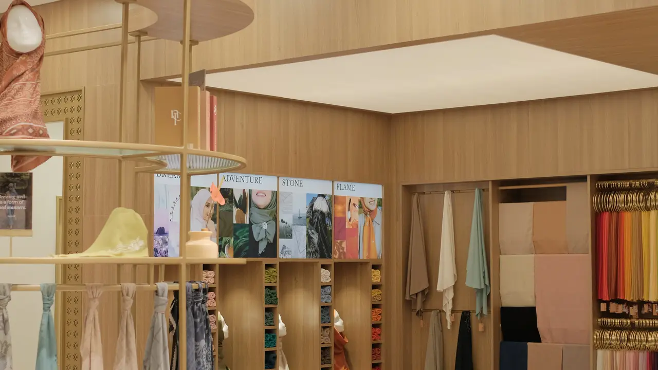 Eksplorasi Warna dan Bahan Hijab yang Sesuai Warna Kulit dengan Essential Color Experience