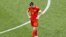 Kapten Wales, Gareth Bale hanya bisa tertunduk lesu setelah timnya gagal melewati adangan Denmark di babak 16 besar Euro 2020 / 2021. Dalam laga ini. Wales dipaksa menyerah dengan skor 0-4 (AFP/Koen Van Weel)