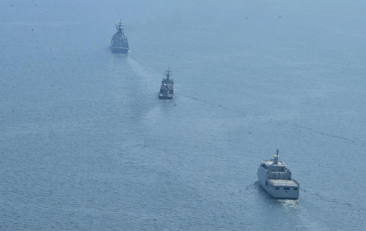 FOTO: TNI AL dan Pakistan Navy Gelar Latihan Tempur Bersama di Laut Jawa