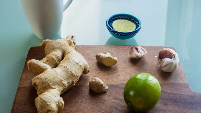 ilustrasi manfaat jahe untuk kesehatan dan kecantikan/Louis Hansel/unsplash