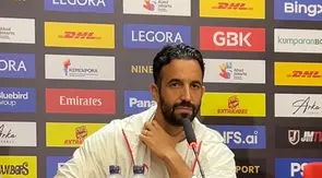 Pelatih AC Milan Ruben Amorim mengikuti konferensi pers di Stadion Utama Gelora Bung Karno, Jakarta, Jumat (7/8/2026). (Bola.com/Hery Kurniawan)