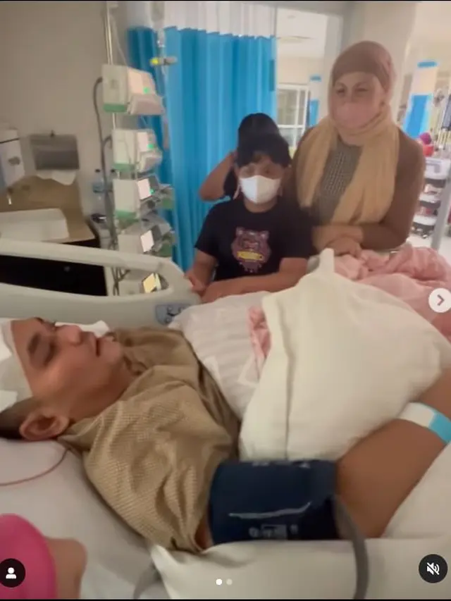 Sempat Lupa Ingatan, Ini 6 Momen Haru Pertemuan Indra Bekti dan Dua Anaknya