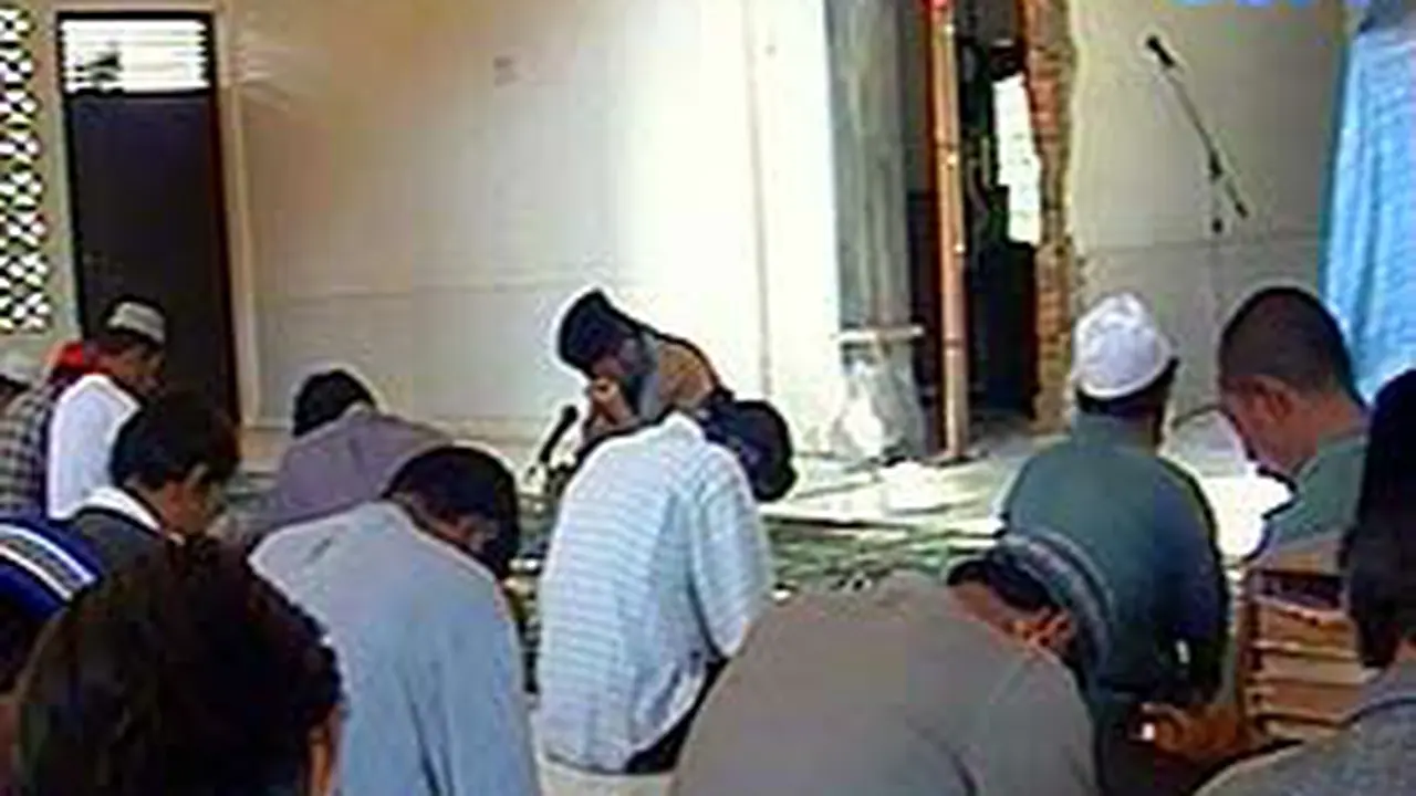 041206bgam.jpg