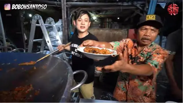 Youtuber Masak Ikan Tuna 60 Kilogram dan Dibagikan untuk Warga di Kampung Pemulung
