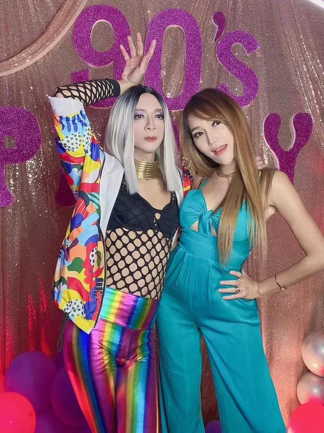 7 Potret Nyentrik Aming di Pesta Ulang Tahun Nikita Mirzani, Bikin Pangling