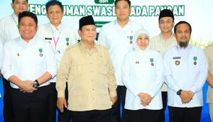 Khofifah Terima Tanda Kehormatan Satyalancana Wira Karya dari Presiden, Bukti Dedikasi Wujudkan Swasembada Pangan Nasional Tahun 2025