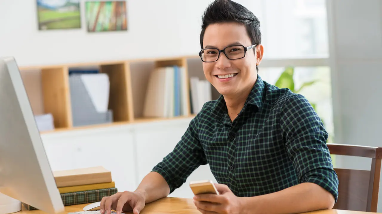 Anti Ribet! Rekomendasi Produk Praktis Buat Cowok Mageran yang Tetap Mau Kelihatan Rapi