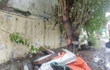 Tembok Polsek Ambruk Timpa Tukang Parkir