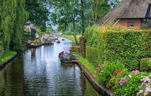 Giethoorn, Desa Tanpa Jalan Raya yang Menawan di Belanda