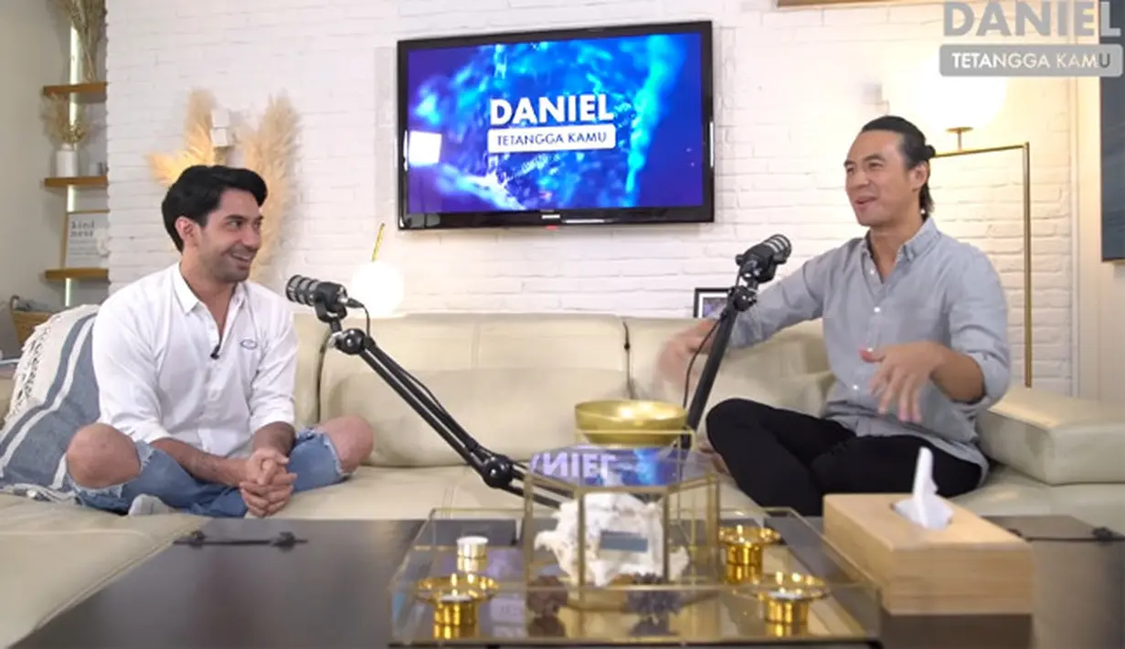 Reza Rahadian (Youtube/Daniel Mananta Network)