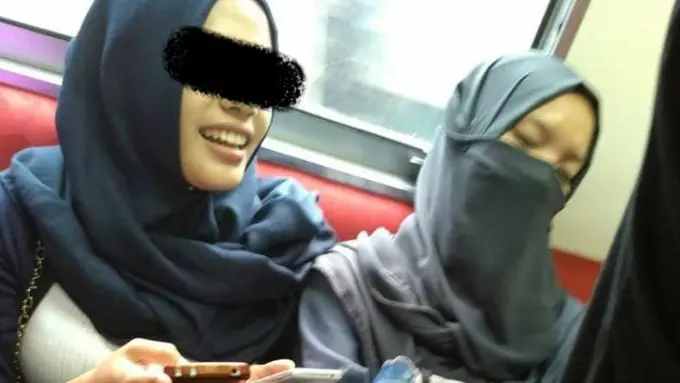Membiarkan Kakek Berdiri di Commuter Line, Cewek Ini Dibully 