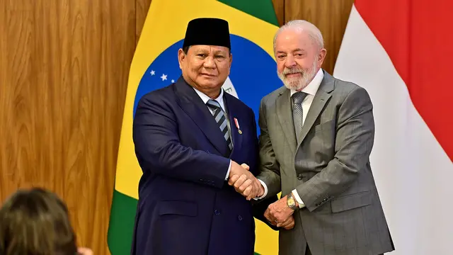 Presiden Prabowo Subianto (kiri) dan Presiden Brasil Luiz Inácio Lula da Silva.