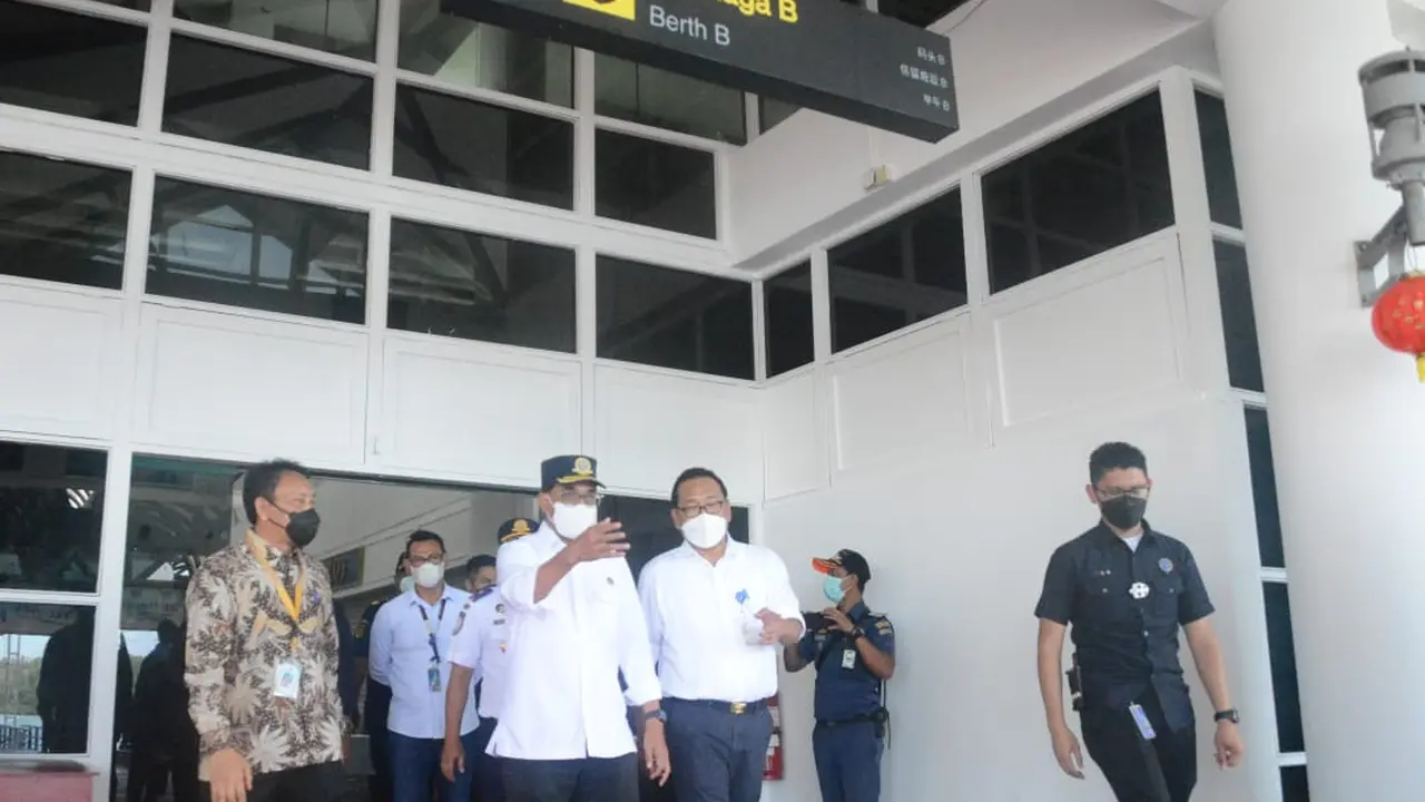Menteri Perhubungan Budi Karya Sumadi saat meninjau ke Pelabuhan Bandar Bentan Telani pada Senin (24/1/2022).