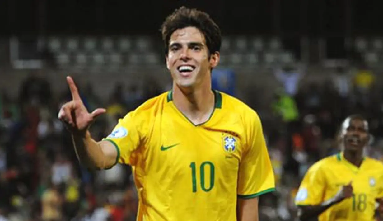 Gelandang Brasil, Kaka merayakan gol keempat timnya dalam pertandingan Piala Konfederasi antara Brasil vs Mesir, 15 Juni 2009 di Free State Stadium, Bloemfontein. Brazil mengalahkan Mesir 4-3. AFP PHOTO/ROBERTO SCHMIDT