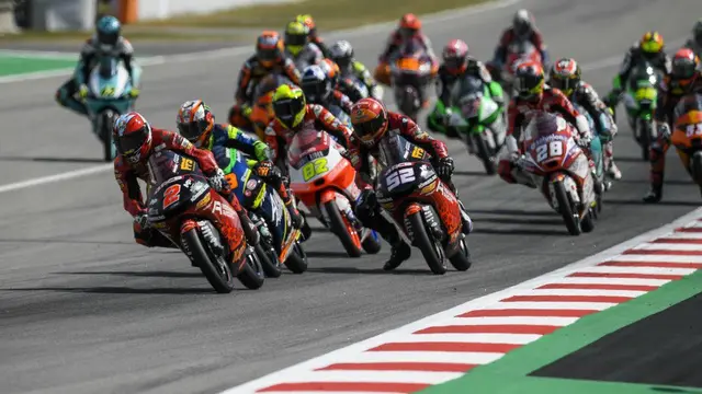 No. 2 (Gabriel Rodrigo) dan No. 52 (Jeremy Alcoba) berada di posisi terdepan di event Kelas Moto3, di sirkuit Catalunya - Barcelona.