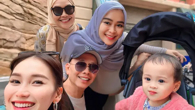 7 Potret Ayu Ting Ting Liburan ke Malaysia Usai Lebaran Bareng Calon Suami