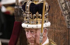 Raja Charles III menjadi raja ke-40, ia juga akan menjadi kepala negara dari 14 negara Persemakmuran.  (Victoria Jones/Pool via AP)