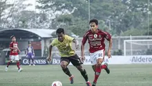 Bali United FC saat melawan Barito Putera FC di laga Tour de Java (Liputan6.com / Dewi Divianta)