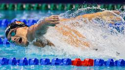 Perenang Belarusia, Pavel Sankovich, berlomba di nomor 100m gaya kupu-kupu putra Kejuaraan Renang Eropa Kolam Pendek di Netanya, Israel, (2/12/2015). (AFP/Jack Guez)