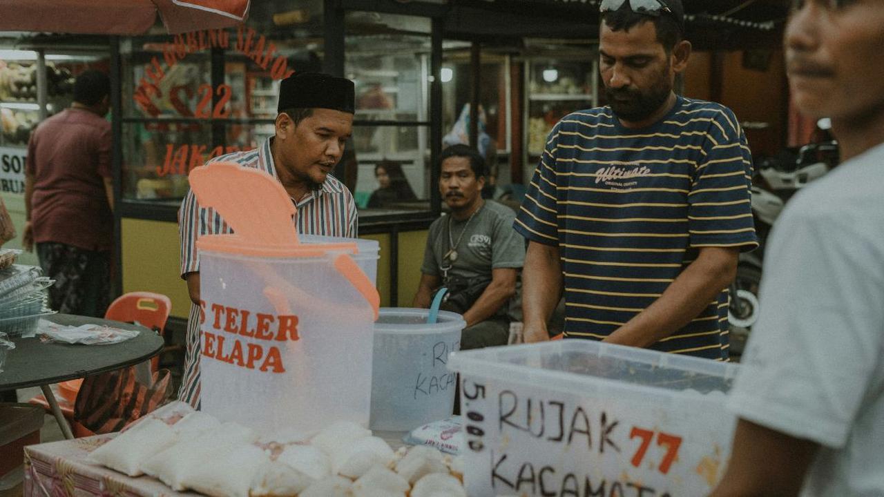 Ngakak, Demi Bisa War Takjil Lebih Awal Pria Non-Muslim Ini Rela Minta "Kisi-Kisi" ke Habib Jafar