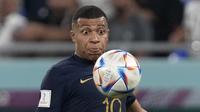 Timnas Prancis memang sangat mengandalkan kemahiran Kylian Mbappe untuk mencetak gol dalam pertandingan kali ini agar bisa merebut tiket 16 Besar Piala Dunia 2022. (AP Photo/Thanassis Stavrakis)