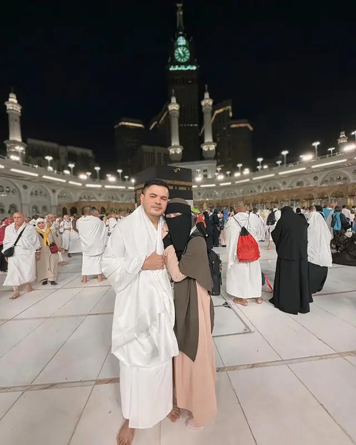 7 Model Gamis Kekinian Ala Irish Bella di 2025, Inspirasi Ibu Usia 30-an
