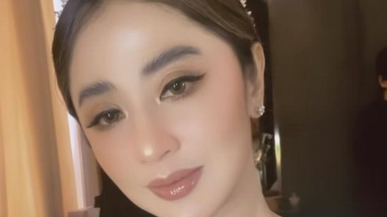 Dewi Perssik juga bersyukur jika dirinya kini menjadi versi terbaik untuk dirinya sendiri.<br>
