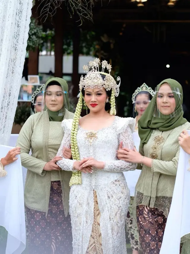 Potret Akad Nikah Yura Yunita dan Donne Maulana. (Sumber: Instagram/ayungberinda)