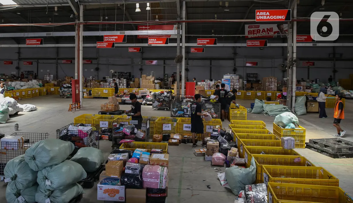 Lion Parcel juga telah menyiapkan beberapa strategi, salah satunya memperkuat jaringan pengiriman, memperluas aksesibilitas layanan, serta menawarkan harga ongkos kirim yang kompetitif, terutama untuk rute antarkota di Pulau Jawa dan Sumatera. (Liputan6.com/Angga Yuniar)