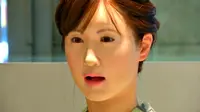 Sebuah robot berbentuk wanita cantik ditugaskan menjadi resepsionis di suatu pusat perbenlanjaan di Tokyo.