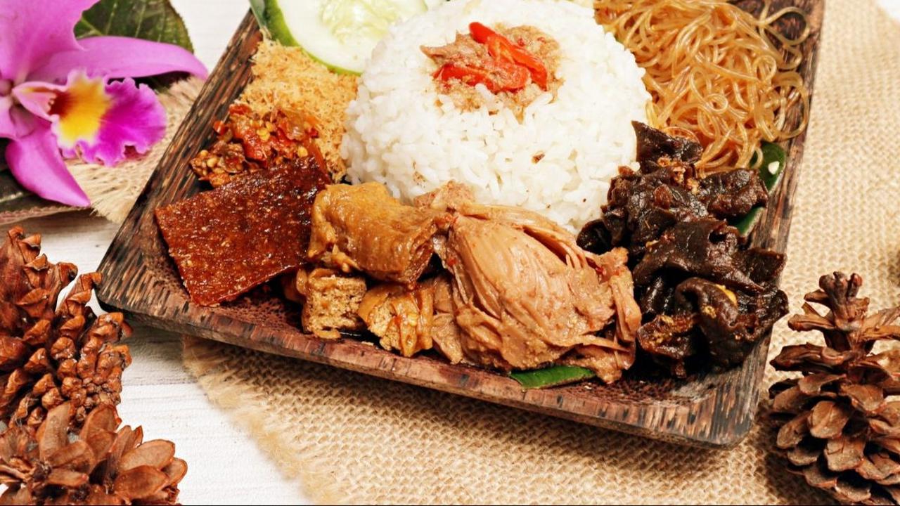 6. Nasi Petis