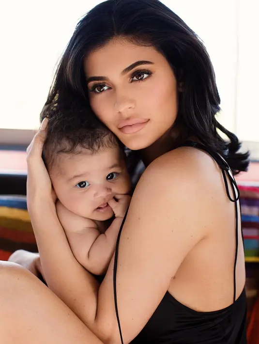 Pasalnya, Kylie Jenner dan Stormi akan ikut hadir dalam tur konser yang diadakan oleh Travis Scott. (instagram/kyliejenner)