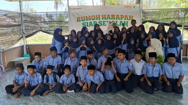 Para murid di sekolah darurat Rumoh Harapan Siap Sekolah.