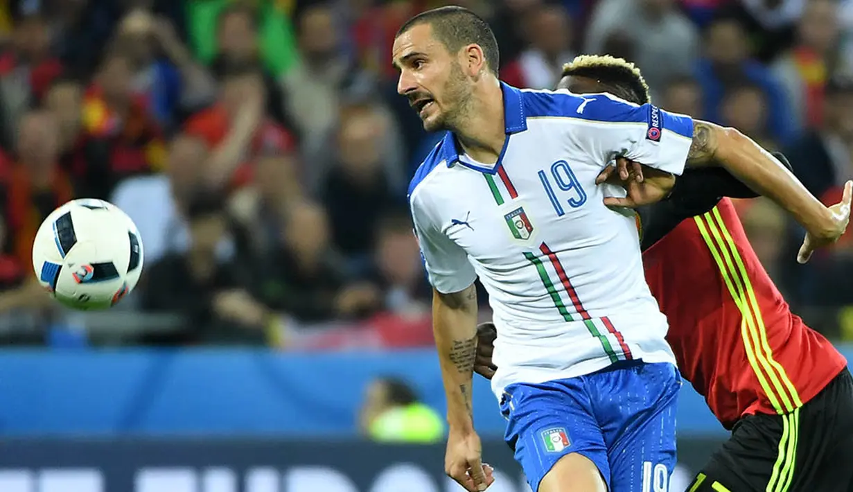 3. Leonardo Bonucci, bek tangguh Juventus ini diberitakan, Tuttosport, akan menjadi bagian dari rencana Antonio Conte di Chelsea. Untuk mewujudkan kedatangannya The Blues harus menyiapkan dana sebesar 60 juta poundsterling. (AFP/Emmanuel Dunand)
