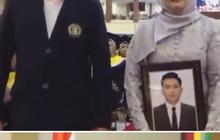Viral Momen Seorang Ibu Gantikan Wisuda Anak yang Meninggal Dunia, Penuh Haru