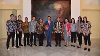 Jokowi menerima rombongan PT DBL