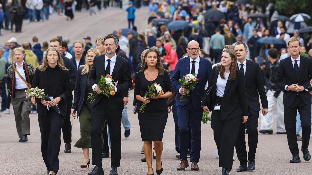 Warga Norwegia Beri Penghormatan Terakhir untuk Raja Harald V